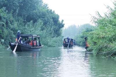 有全國(guó)環(huán)境優(yōu)美鎮(zhèn),中國(guó)歷史文化名鎮(zhèn),全國(guó)特色景觀旅游名鎮(zhèn)之稱